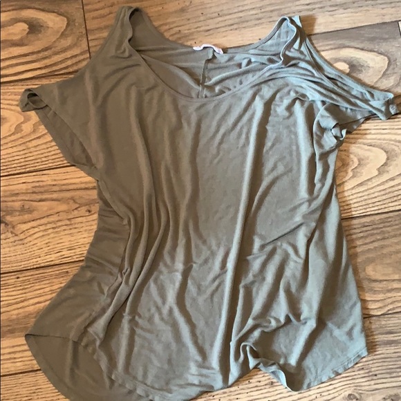 Cut out Shoulder Top - Picture 8 of 8